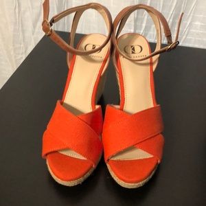 Comfy orange wedges